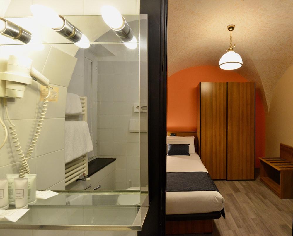 Hotel Europa ジェノヴァ エクステリア 写真