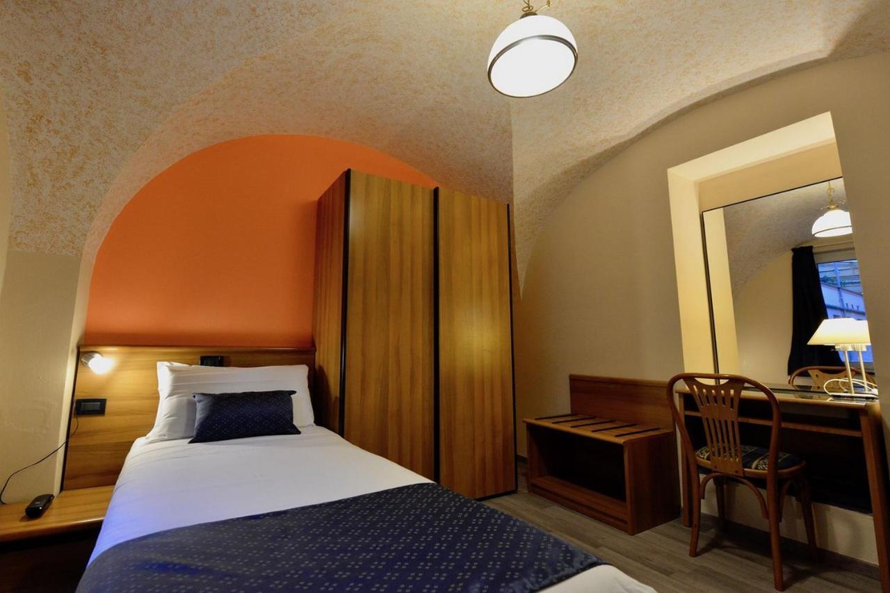 Hotel Europa ジェノヴァ エクステリア 写真