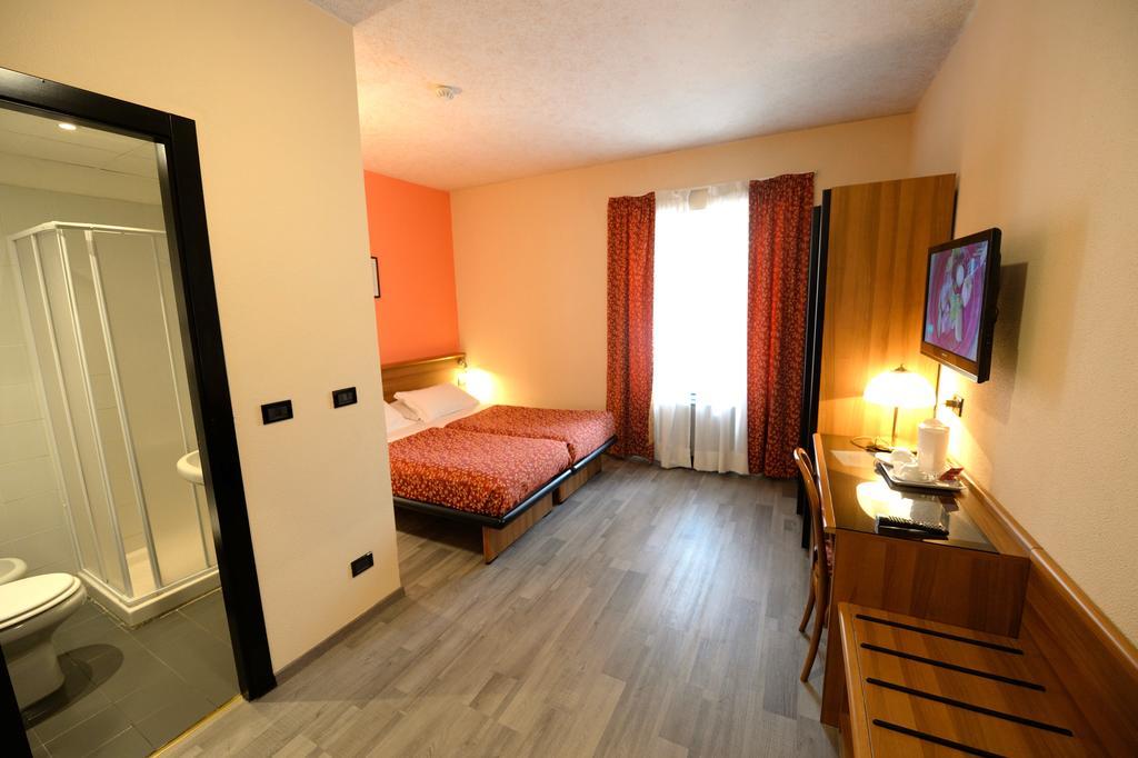Hotel Europa ジェノヴァ エクステリア 写真