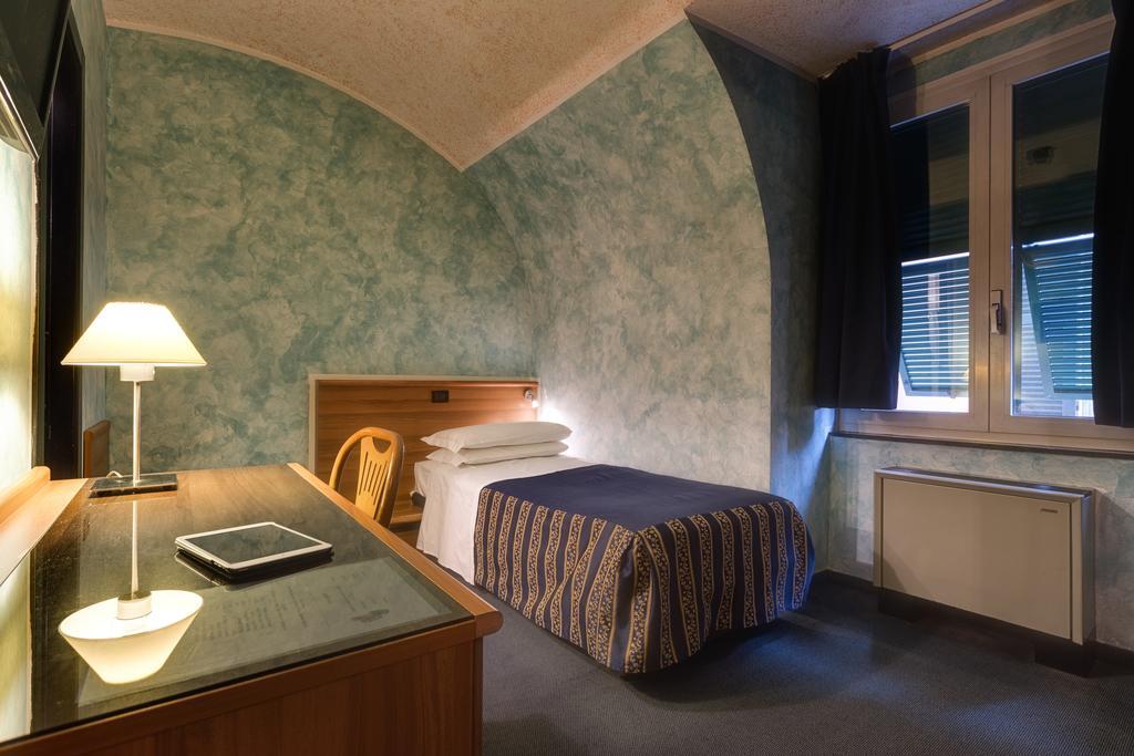 Hotel Europa ジェノヴァ エクステリア 写真